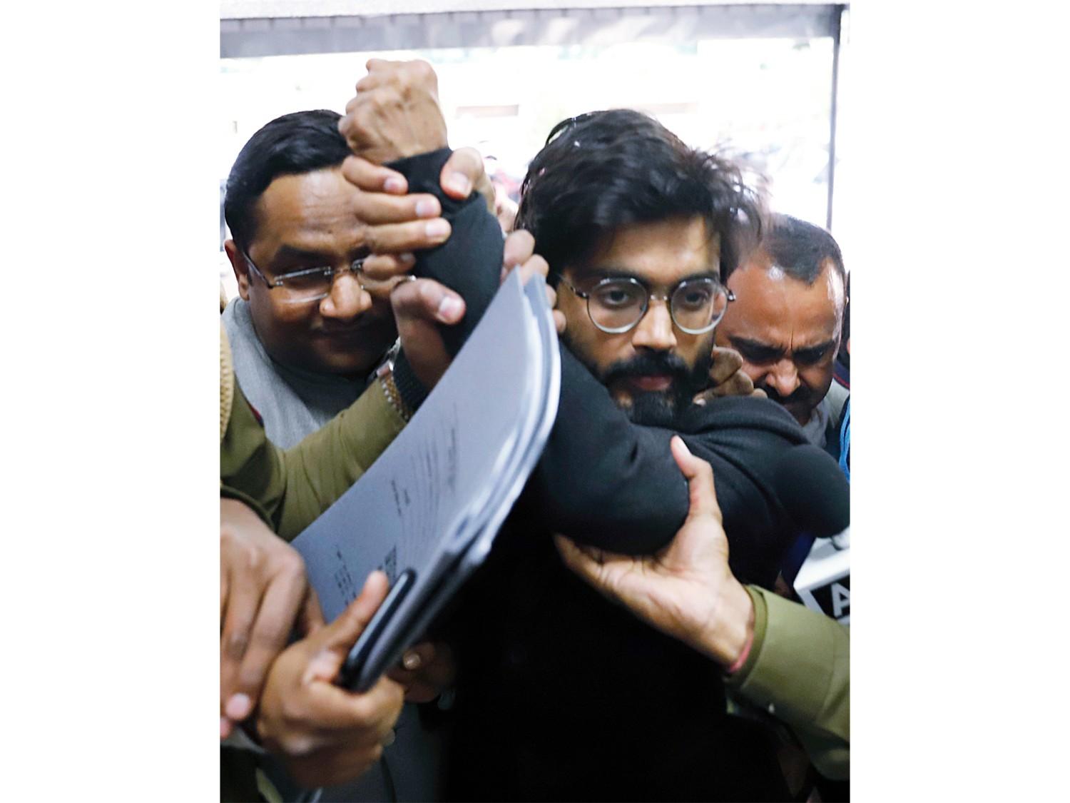 दिल्ली दंगों के आरोपी शरजील इमाम पहुंचे अदालत, बिहार चुनाव में नामांकन दाखिल करने हेतु अंतरिम जमानत के लिए आवेदन
